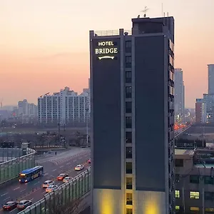 Hotel Bridge